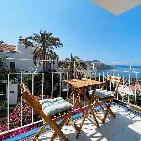 Marquis Blue לינה וארוחת בוקר 4*