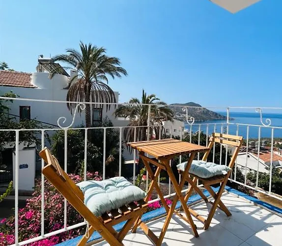 Marquis Blue Bed & Breakfast 4*